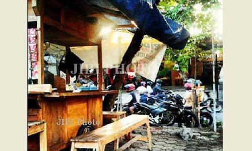 Tanda-Tanda Warung Hik Solo Mulai Tergerus Kafe