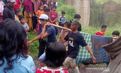 Gali Tebing, 3 Penambang Tertimbun Tanah Longsor