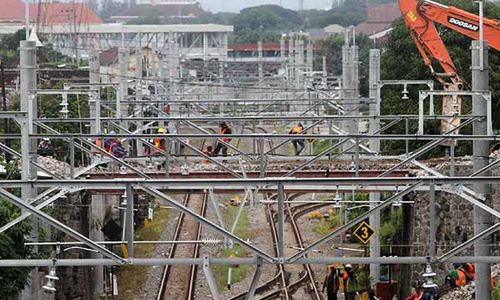 Foto-Foto Proses Pelepasan Rangka Jembatan Overpass DI Pandjaitan Solo