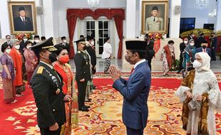 Foto-Foto Presiden Lantik Jenderal Andika Perkasa sebagai Panglima TNI