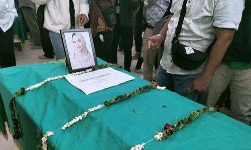 Pemakaman Jenazah Vanessa Angel dan Suami di TPU Ulujami Jaksel