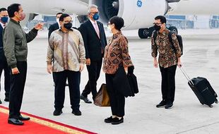 Foto-Foto Kedatangan Presiden di Tanah Air Tanpa Penyambutan Pejabat