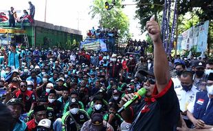 Penerapan Zero ODOL, Ratusan Sopir Truk Demo di Banyuwangi