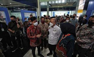 Menkop UKM Kunjungi Stan Roadshow Klinik UMKM di Solo Technopark