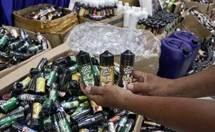 Bea Cukai Sidoarjo Sita Ribuan Botol Cairan Rokok Elektrik Ilegal