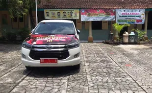 Mobil Dinas Gibran Diparkir di SDN Nusukan Barat No 113, Ini Ceritanya!