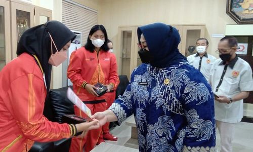 Bawa Pulang 3 Perak, 2 Atlet Sragen Dapat Uang dari Bupati