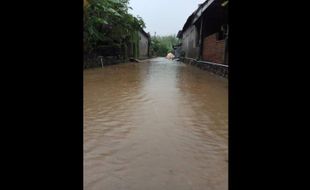 Waduh! Kawasan Kantor Kecamatan Weru Sukoharjo Tergenang Banjir