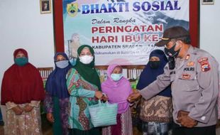 Hari Ibu, Kabupaten Sragen Bagikan 213 Paket Sembako saat Pandemi