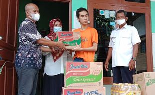 50 Difabel Netra Karanganyar Dapat Bantuan Barang Senilai Rp2 Juta