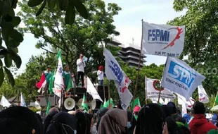 Demo Buruh di Semarang, Singgung Ganjar Nyapres