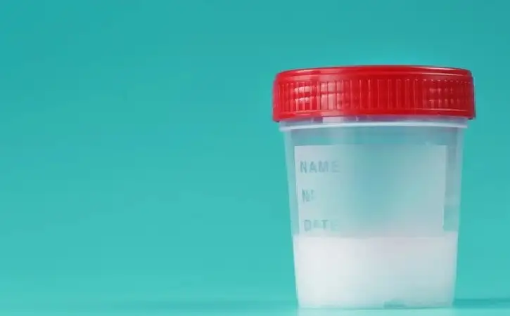 Garajlar orqasida behuda Qiziqarli jojalarni sikayotgan keksa erkaklar pornosini tomosha qiling