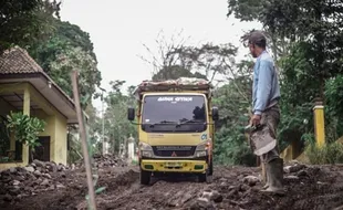 Kritik Jalan Rusak, Muda-Mudi Deles Indah Klaten Bikin Film Pendek