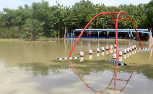 Mau Diresmikan Bupati Sragen, Jembatan Wisanggeni Terendam, Batal Deh