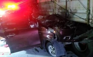 Avanza Seruduk Tronton di Jalan Tol Sragen, 1 Meninggal dan 5 Luka-Luka