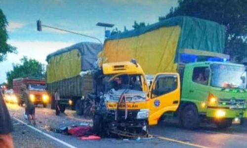 Mobil Rombongan Santri Jombang Ditabrak Truk di Kediri, 4 Meninggal