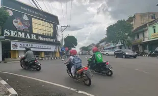 Waduh, Setiap Hari Puluhan Kendaraan Lawan Arus di Jl. Jensud Wonogiri