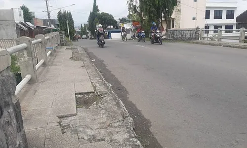 Puluhan Pelaku Usaha Terdampak Peninggian Overpass DI Pandjaitan Solo