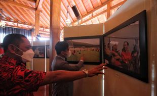 Pameran Foto di Pucangsawit Ungkap 4 Dekade Rudy Melayani Warga Solo