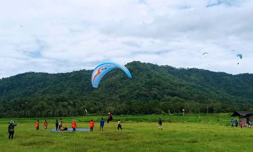 Kulonprogo Punya Destinasi Wisata Paralayang, Bikin Adrenalin Terpacu