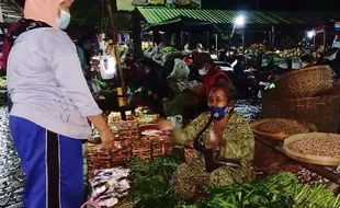 Kisah Tentang Wagiyem, Pedagang yang 40 Tahun Berjualan di Pasar Bunder