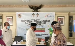 63 Pelaku UKM dan Koperasi di Karanganyar dapat Hibah Rp1,46 Miliar