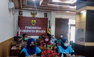 Siswi SMAN 3 Sragen Gantikan Bupati Yuni Rapat dengan Gubernur Jateng