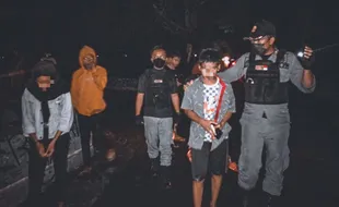 9 Remaja Sukoharjo Dijewer Satpol PP saat Pesta Miras di Persawahan