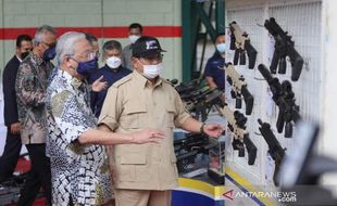 PM Malaysia Kunjungi PT Pindad, Mau Pesan Senjata?