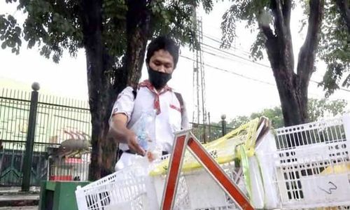 Siswa SMK di Sidoarjo Rela Pungut Sampah Demi Tambahan Biaya Sekolah