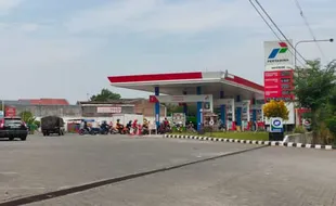 Antrean Kendaraan Beli Solar di SPBU Wonogiri Berangsur Normal