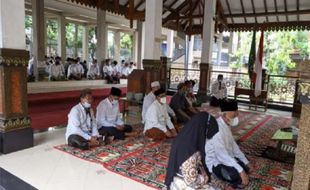 Resmi Dibuka, Makam Gus Dur di Tebuireng Diserbu Peziarah