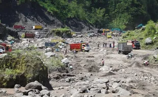 Alur Kali Woro Penuh Material Galian C, Penambang Pasir Semringah