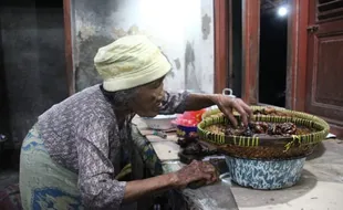 Selalu Gembira, Resep Mbah Gandung Tetap Sehat di Usia Senja