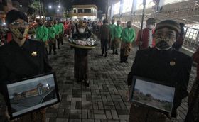 Slup-Slupan Pasar Legi Solo Ditandai dengan Kirab, Ini Foto-Fotonya!