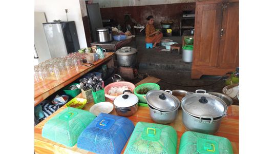 Pernah Dikunjungi Gusdur, Warung Jadul Sunan Pandanaran Klaten Andalkan Menu Nasi Sambal Tumpang