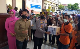 Beri Bantuan Penyandang Disabilitas Basin, Kapolres Klaten: Semangat!