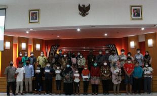 HUT ke-12, Koran Solo Bantu 15 Anak Yatim Korban Covid-19