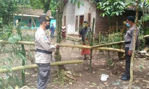 Jalan di Jember yang Diblokade Cakades Kalah Dibongkar Polisi