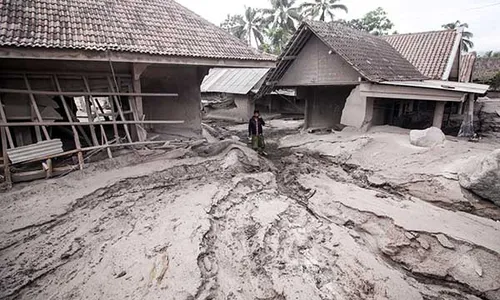 Menuai Berkah Abu Vulkanik di Balik Musibah Erupsi Gunung Berapi