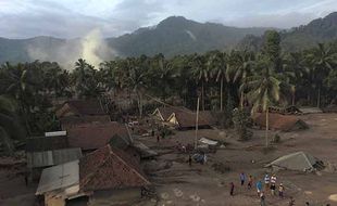 Foto-Foto Kondisi Desa di Lumajang Tertimbun Abu Vulkanis Gunung Semeru