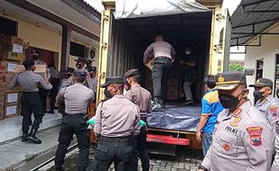 Foto-Foto Pengiriman Bantuan Logistik dari Polres Boyolali ke Lumajang