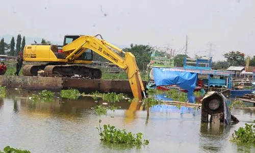 Round Up: 1 Ekskavator Tenggelam Sedalam 3 Meter di Rawa Jombor Klaten