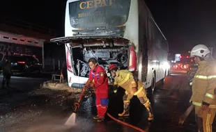 Bus Eka Kobong di Jl. Solo-Jogja Klaten, Puluhan Penumpang Auto Kabur