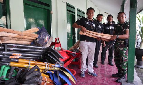 Mantab, SMK Bhakti Karya Karanganyar Kirim Peralatan Tukang ke Lumajang