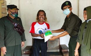 Hipakad Klaten Bagi-Bagi Sembako di Pengujung 2021