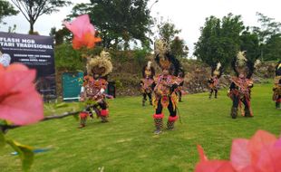 Flashmob Tari Topeng Ireng Dipentaskan di Panggung Hotel di Boyolali