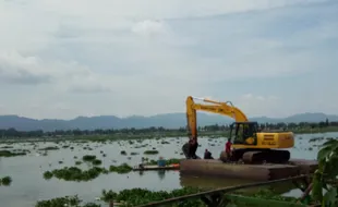 Waduh, 1 Ekskavator Tenggelam Sedalam 3 Meter di Rawa Jombor Klaten