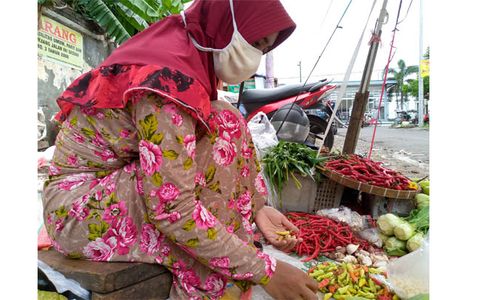 Tak Laku Dijual, Sayuran Pedagang di Solo Terpaksa Dimasak Sendiri