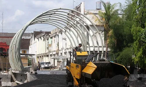 Progres Pembangunan Jembatan Penghubung Lahan Parkir Ketandan Solo